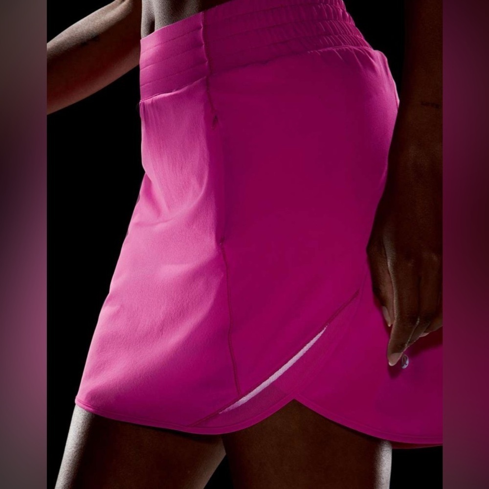 NWOT Lululemon Hotty Hot High-Rise Skirt
Sonic Pink never worn NO FLAWS